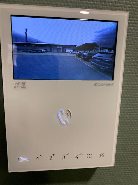 Local d'activité / Entrepôt - 360 m² - 6 pièces