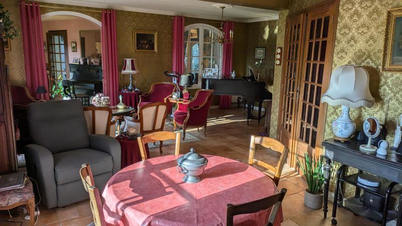Maison - 265 m² - 7 pièces