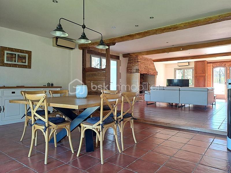 Maison - 226 m² - 7 pièces