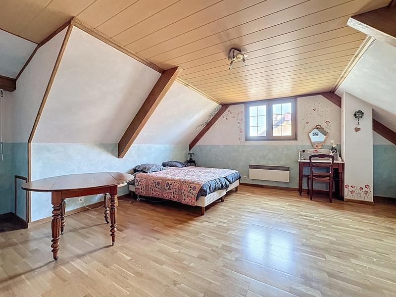 Maison traditionnelle - 228 m² - 7 pièces