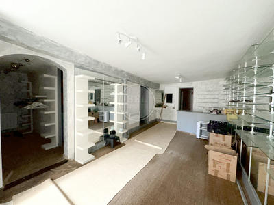 Maison - 218 m² - 9 pièces