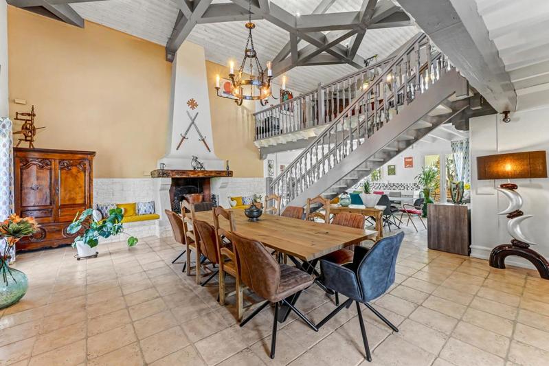 Propriété - 330 m² - 6 pièces