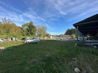 Entrepôt - 1 200 m²