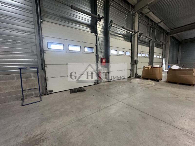 Entrepôt - 4 606 m²