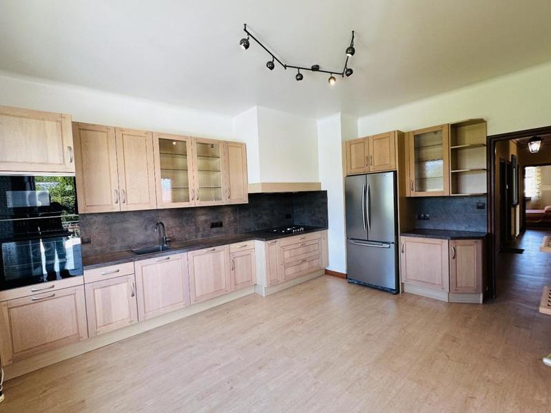 Maison - 250 m² - 9 pièces