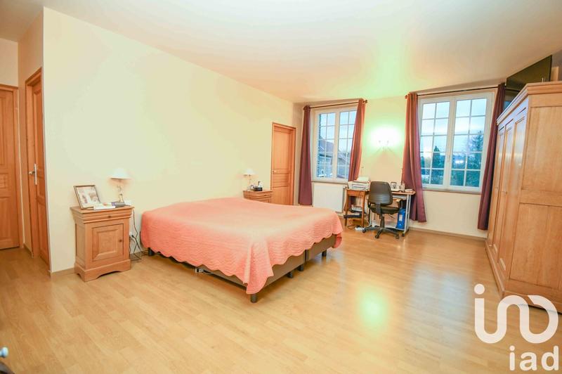 Maison - 235 m² - 8 pièces