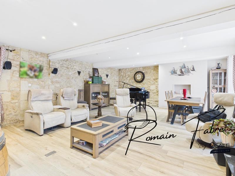 Maison - 221 m² - 5 pièces