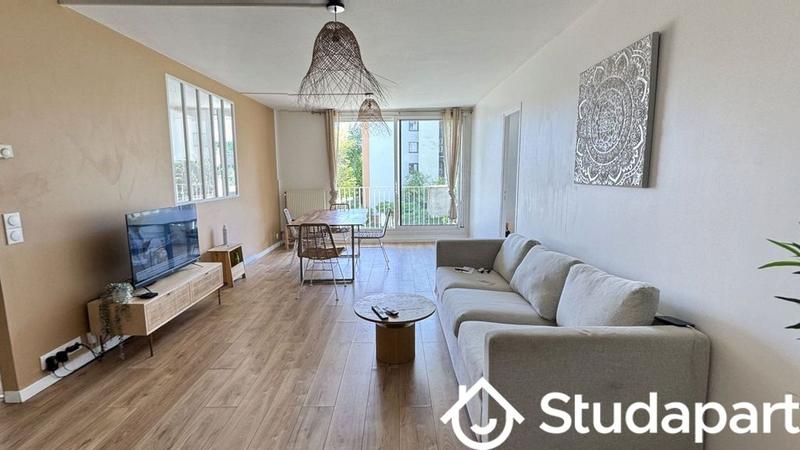 Chambre - 101 m² - 1 pièce