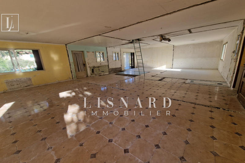 Villa - 243 m² - 5 pièces