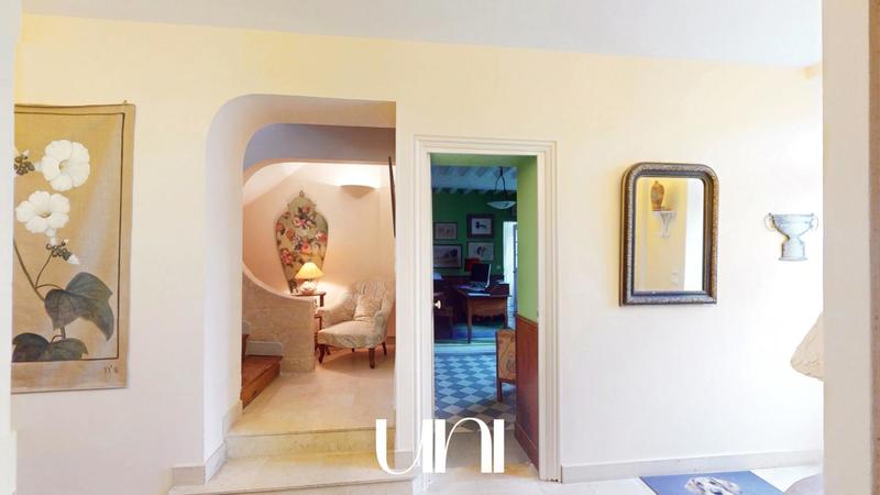 Propriété - 285 m² - 9 pièces