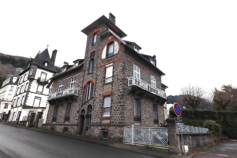 Villa - 200 m² - 13 pièces