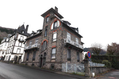 Villa - 200 m² - 13 pièces