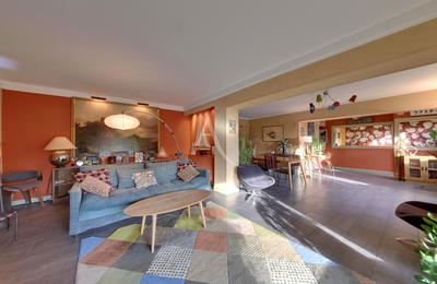 Maison - 207 m² - 6 pièces