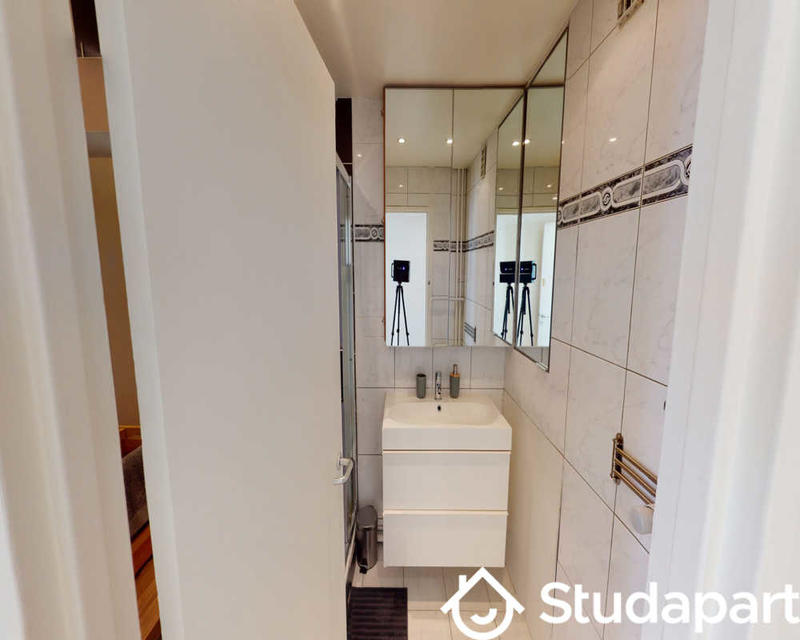 Chambre - 80 m² - 1 pièce