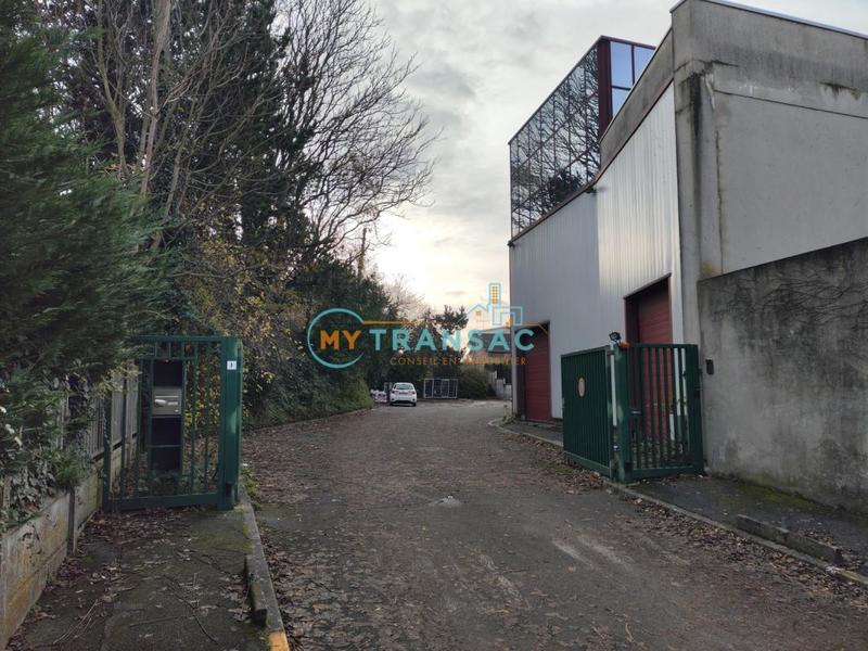 Entrepôt - 1 500 m²