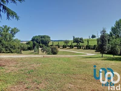 Maison - 760 m² - 11 pièces