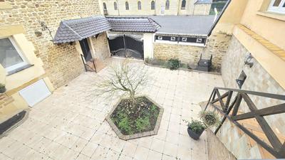 Maison - 260 m² - 10 pièces