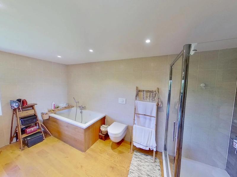 Maison traditionnelle - 248 m² - 7 pièces