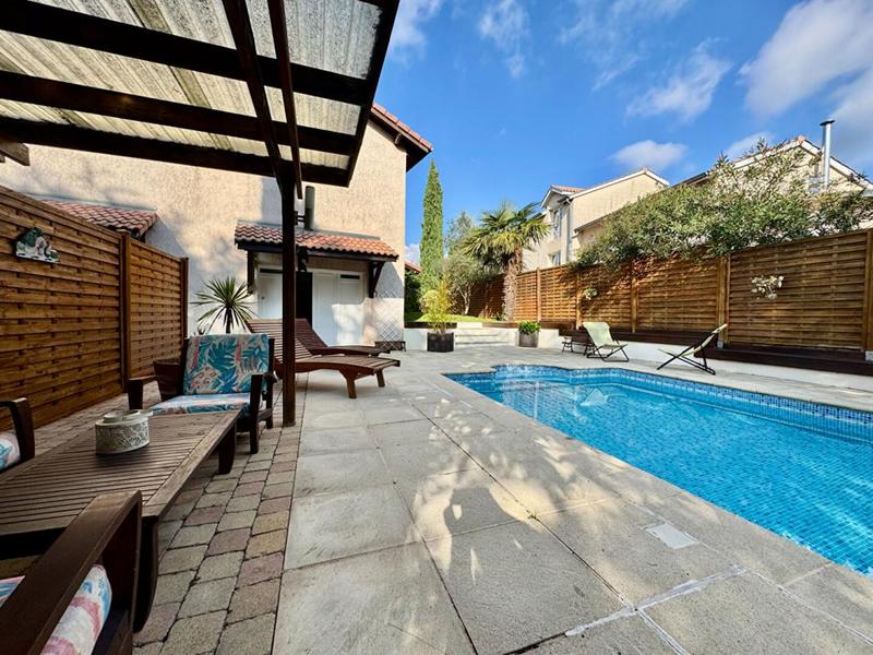 Maison - 182 m² - 8 pièces