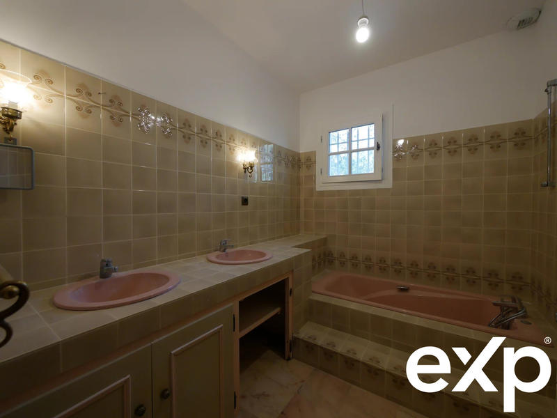 Maison - 195 m² - 8 pièces