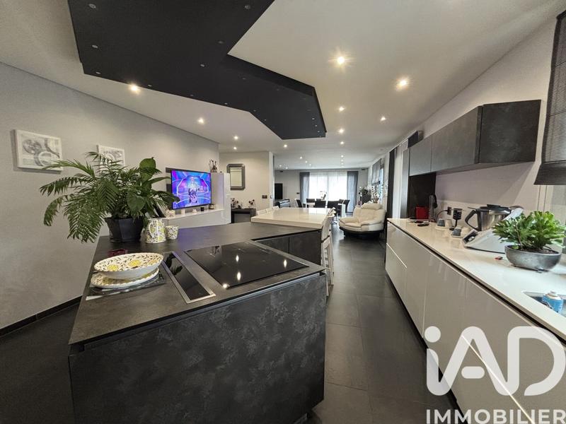 Maison - 236 m² - 10 pièces