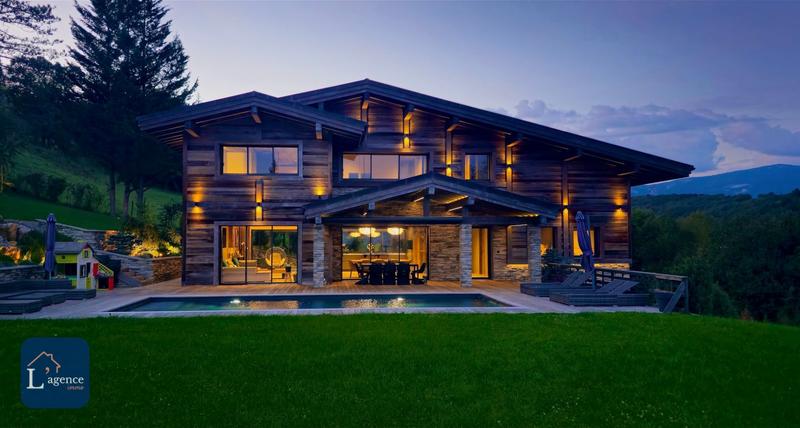 Maison - 219 m² - 7 pièces