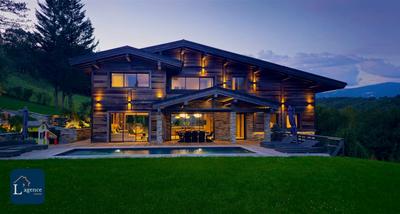 Maison - 219 m² - 7 pièces