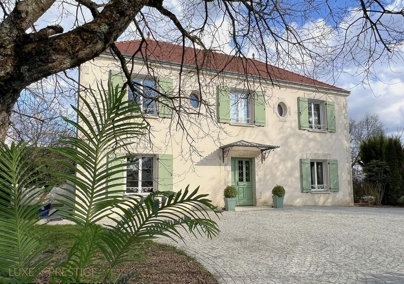 Maison - 246 m² - 10 pièces