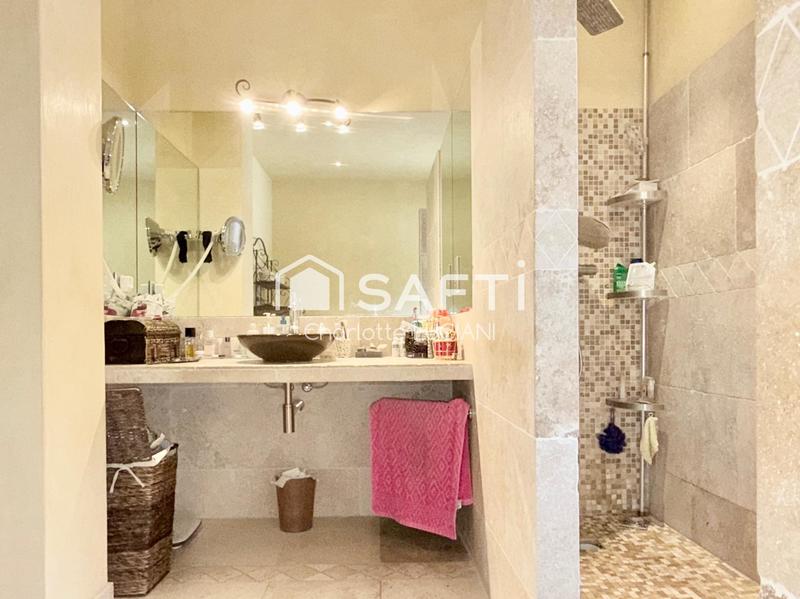 Villa - 263 m² - 9 pièces