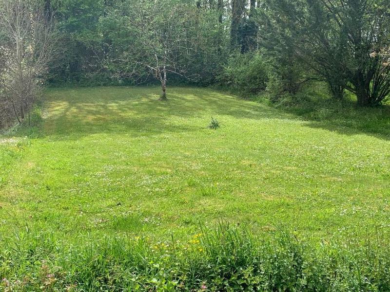 Terrain constructible - 1 007 m²