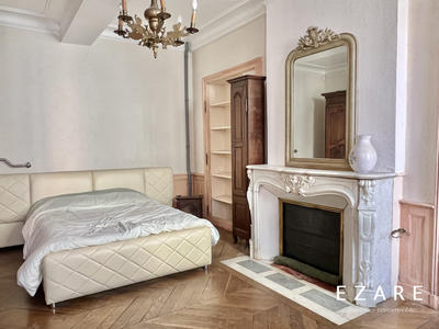 Maison - 266 m² - 7 pièces