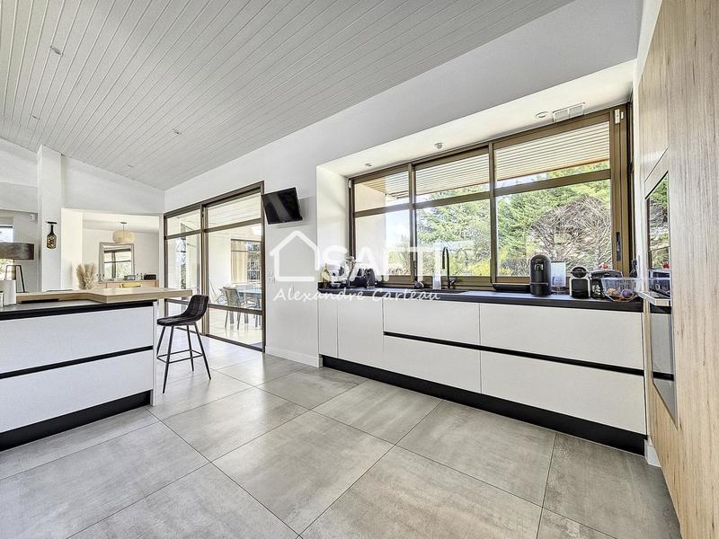 Maison - 240 m² - 7 pièces