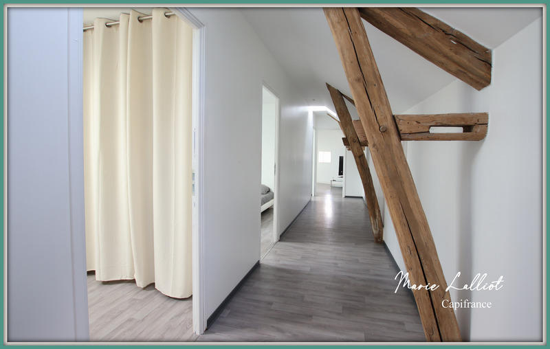 Maison - 360 m² - 10 pièces