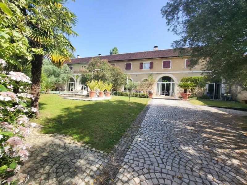 Maison - 400 m² - 10 pièces