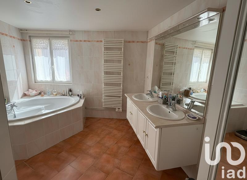 Maison - 216 m² - 8 pièces