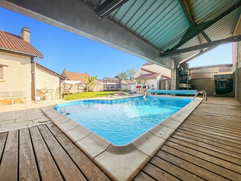 Maison - 255 m² - 9 pièces