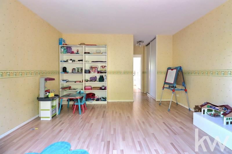 Maison - 243 m² - 9 pièces