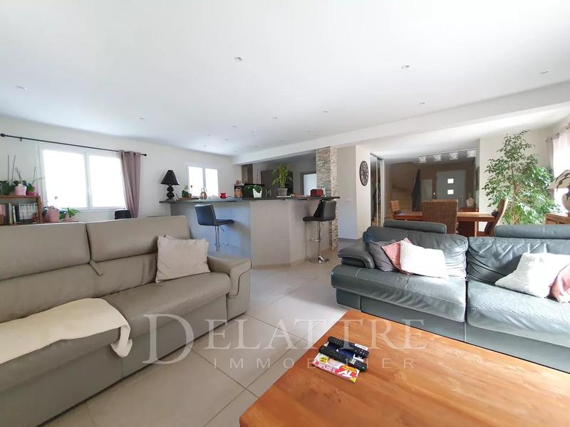 Maison - 180 m² - 8 pièces