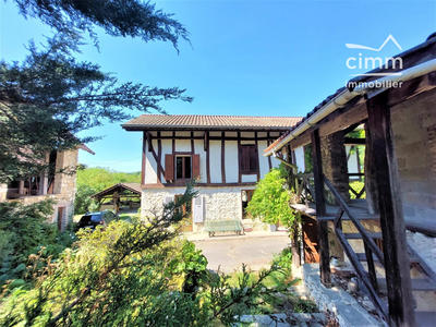 Maison - 215 m² - 7 pièces