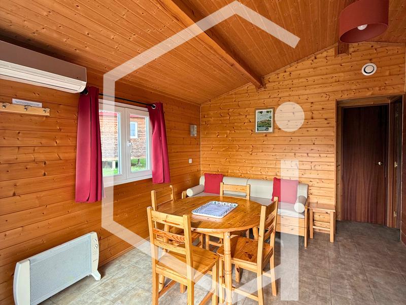 Propriété - 290 m² - 18 pièces