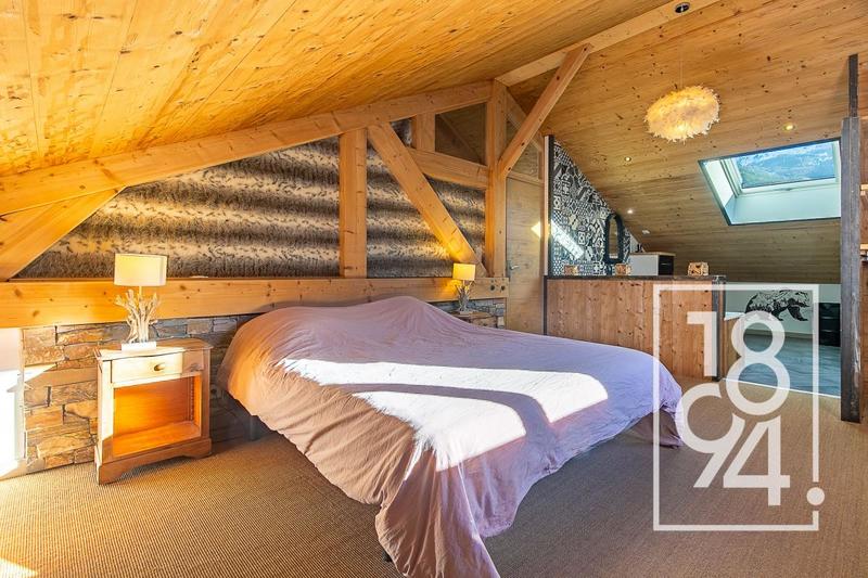 Maison - 328 m² - 11 pièces