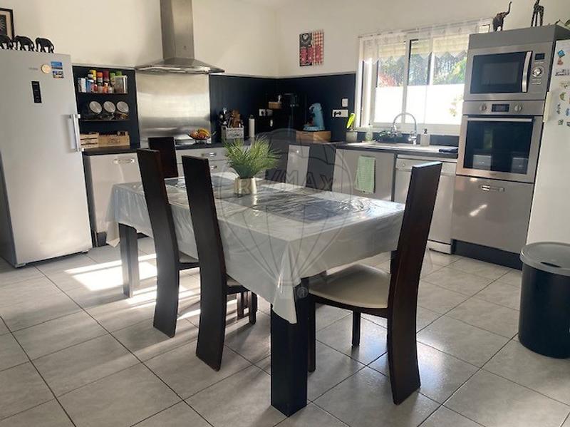 Maison - 93 m² - 4 pièces