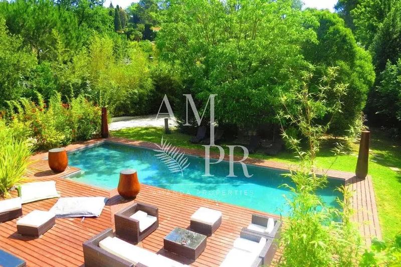 Villa - 200 m² - 8 pièces