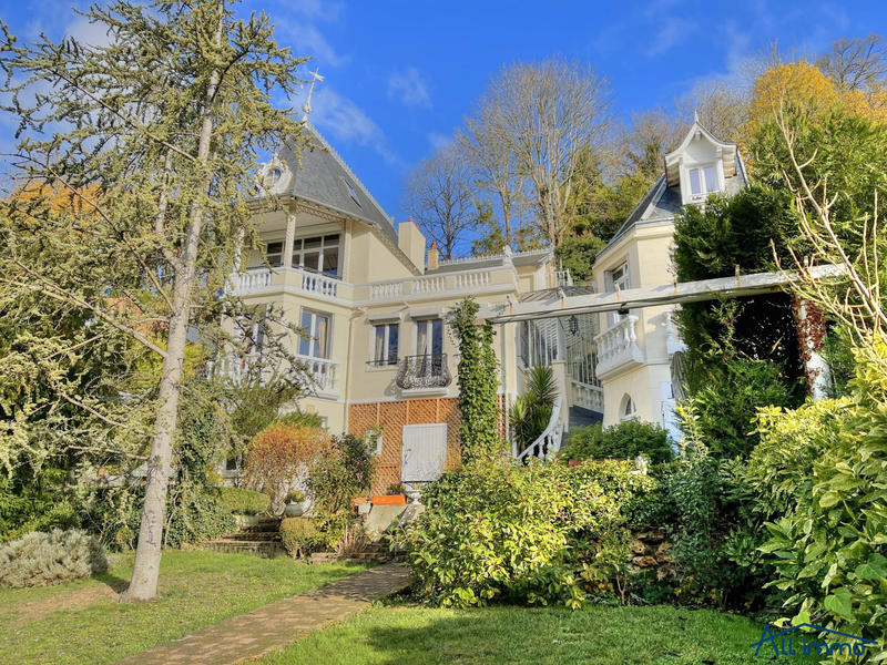 Maison ancienne - 197 m² - 8 pièces