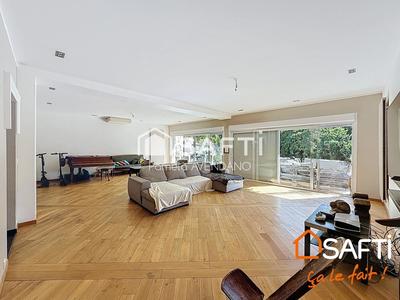 Villa - 200 m² - 8 pièces