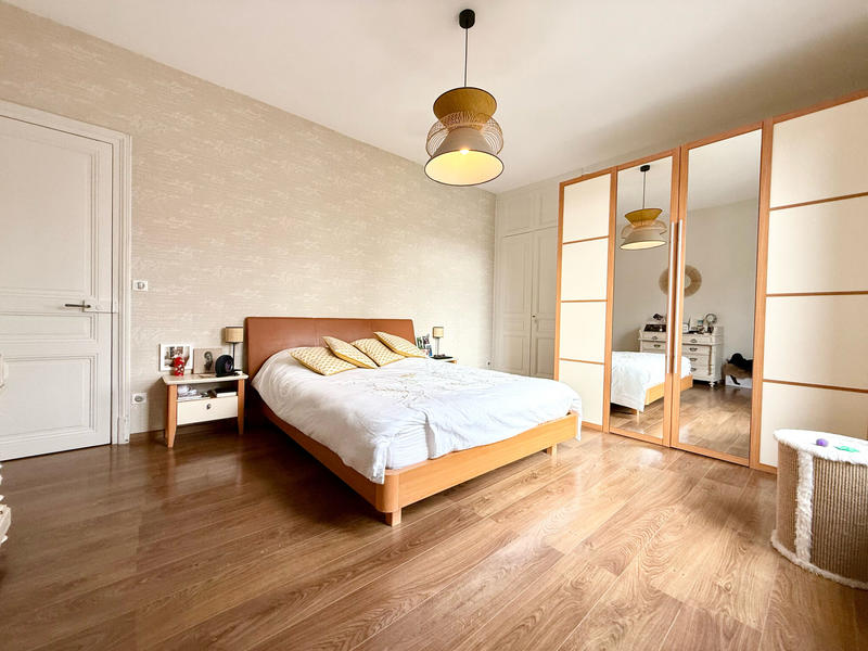 Maison - 227 m² - 7 pièces