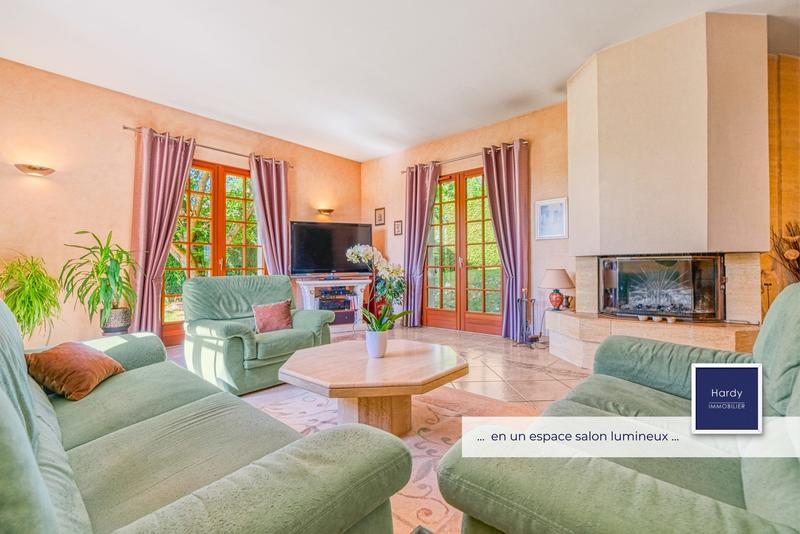 Maison - 210 m² - 9 pièces