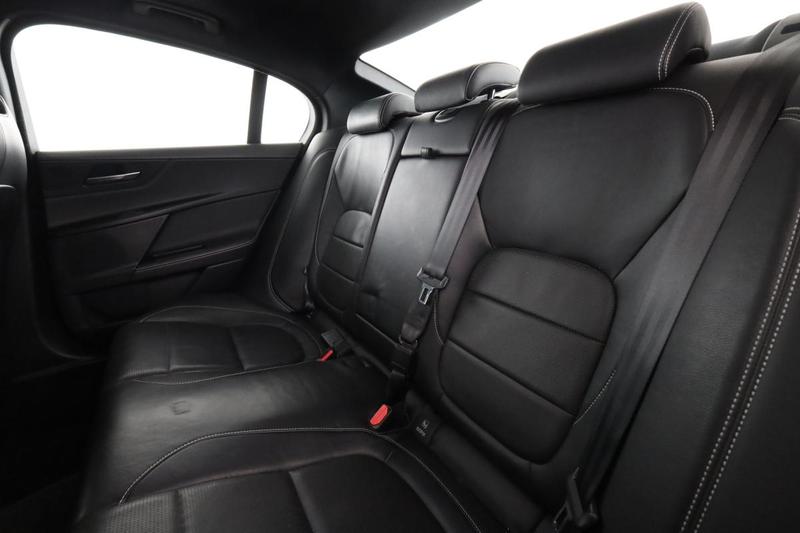 Jaguar Xe 2.0d R-Sport Auto 180 ch