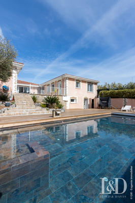 Maison - 240 m² - 11 pièces