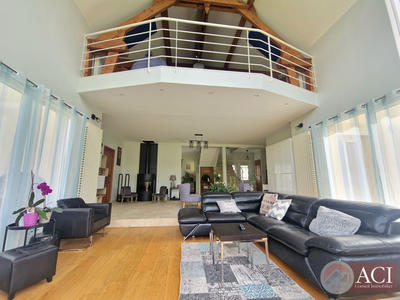 Maison - 207 m² - 8 pièces